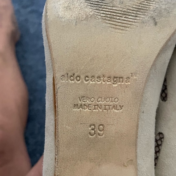 Purchased in Rome Italy.  Kitten heels - Picture 4 of 8